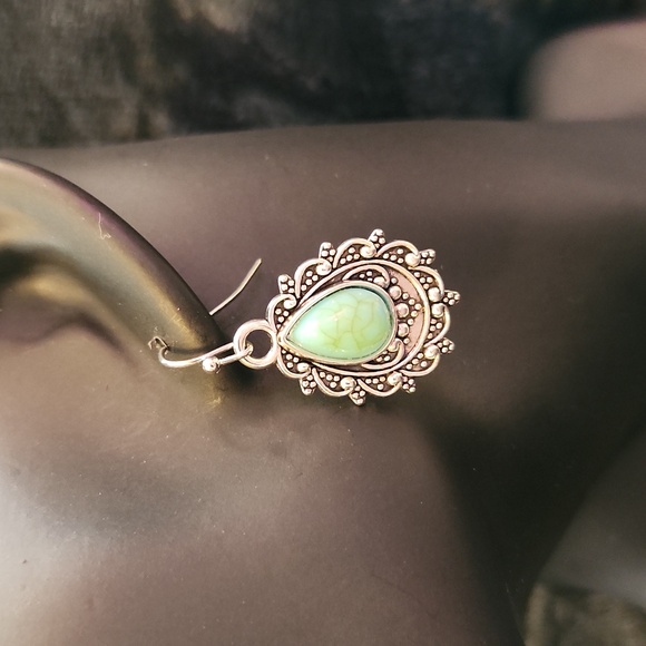 Nwt Drop Turquoise faux Dangle Earrings - Picture 2 of 6